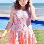 ชุดว่ายน้ำคนอ้วน พร้อมส่ง :ชุดว่ายน้ำคนอ้วนสีส้มโอรสแต่งลายดอกไม้ชมพูสีสันสดใสแบบเก๋ กางเกงขาสั้นใส่ด้านในน่ารักมากๆจ้า:รอบอก40-48นิ้ว เอว38-46นิ้ว สะโพก44-52นิ้วจ้า