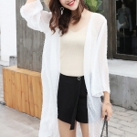 เสื้อคลุมแฟชั่น พร้อมส่ง : เสื้อคลุมสีขาวแต่งจุดสีสันสดใส แบบสวยมากจ้า