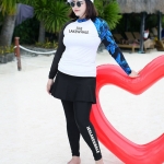 ชุดว่ายน้ำไซส์ใหญ่ แบบสปอร์ต 5XL พร้อมส่ง : ชุดว่ายน้ำคนอ้วนสีดำขาวแต่งลายใบไม้น้ำเงินที่แขน set 5 ชิ้นมีบรา บิกินี่ กระโปรง กางเกงขายาวและเสื้อคลุม แบบน่ารักคุ้มมากๆจ้า:รายละเอียดไซส์คลิกเลยจ้า