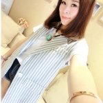 เสื้อผ้าแฟชั่นผู้หญิง ((พร้อมส่ง)) : เสื้อแฟชั่น เสื้อคลุมลายทางสีฟ้าขาว เก๋ เก๋ ดีจ้า