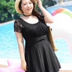 ชุดว่ายน้ำไซส์ใหญ่ พร้อมส่ง :ชุดว่ายน้ำแฟชั่นสีดำแต่งลูกไม้แบบเก๋ มีกางเกงขาสั้นใส่ด้านใน น่ารักมากๆจ้า:รอบอก44-54นิ้ว เอว38-44นิ้ว สะโพก44-54นิ้วจ้า