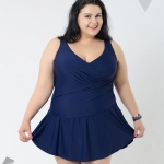 ชุดว่ายน้ำคนอ้วน พร้อมส่ง :ชุดว่ายน้ำคนอ้วนแฟชั่นสีน้ำเงินกระโปรงพริ้วๆ กางเกงขาสั้นใส่ด้านในแบบเก๋ น่ารักมากๆจ้า:รอบอก44-54นิ้ว เอว42-52นิ้ว สะโพก44-54นิ้วจ้า