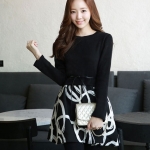 ((พร้อมส่ง)) เสื้อผ้าแฟชั่นผู้หญิง : ชุดเสื้อ+กระโปรงสีดำ กระโปรงแต่งลายกราฟฟิกสีขาว น่ารัก น่ารักจ้า