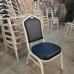 เก้าอีทรงราชา ขนาด กว้าง 45 ซม.ลึก 45 ซม.สูง 92 ซม.ความหนาเบาะนั่ง 6.8-7 ซม.(รวมแผ่นไม้อัดในเบาะนั่ง) เก้าอี้สัมมนา,เก้าอี้ประชุม,เก้าอี้จัดเลี้ยง,เก้าอี้ห้องอาหาร,เก้าอี้โรงแรม,โต๊ะโรงแรม,โต๊ะห้องอาหาร,โต๊ะจัดเลี้ยง,โต๊ะสัมมนา,โต๊ะประชุม,โต๊ะพับอเนกประสง