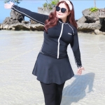 ชุดว่ายน้ำคนอ้วน แบบสปอร์ตพร้อมส่ง :ชุดว่ายน้ำไซส์ใหญ่สีดำแขนยาว แต่งขอบสีขาว set 5 ชิ้น มีเสื้อแขนยาวซิปหน้า บรา กระโปรง กางเกงขาสั้น และกางเกงขายาว แบบสวยคุ้มสุดๆจ้า:รายละเอียดไซส์คลิกเลยจ้า