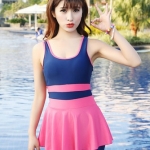 ชุดว่ายน้ำแฟชั่นพร้อมส่ง :ชุดว่ายน้ำแฟชั่นสีน้ำเงินชมพูแต่งลายผ้าสีสันสดใส กางเกงขาสั้นใส่ด้านในน่ารักมากๆจ้า:รอบอก32-38นิ้ว เอว28-36นิ้ว สะโพก34-38นิ้วจ้า