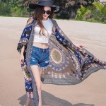 เสื้อคลุมแฟชั่น พร้อมส่ง : เสื้อคลุมสีน้ำเงินแต่งลายโบฮีเมียน แต่งพู่ที่ปลายแขนลายสวยมากจ้า