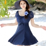 ชุดว่ายน้ำแฟชั่นสีน้ำเงินพร้อมส่ง:แต่งลายผ้าลูกไม้และโบว์ กางเกงขาสั้นใส่ด้านในน่ารักมากๆจ๊ะ:มี Size 3XL และ 5XL ขนาดไซส์คลิกเลยจ้า