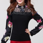 ((พร้อมส่ง)) เสื้อผ้าแฟชั่นผู้หญิง : เสื้อแฟชั่นสีดำ แต่งลูกไม้ช่วงบน แขนสีดำแต่งลายการ์ตูน น่ารัก น่ารักจ้า