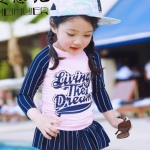 ชุดว่ายน้ำเด็ก พร้อมส่ง :ชุดว่ายน้ำเด็กสีชมพูน้ำเงินแขนยาว แต่งลายทางและอักษร กระโปรงมีกางเกงด้านในแบบสวยน่ารักมากๆจ้า:รอบอก26-30นิ้ว เอว24-28นิ้ว สะโพก26-30นิ้ว