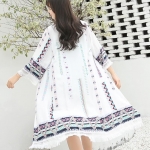 เสื้อคลุมแฟชั่น พร้อมส่ง : เสื้อคลุมสีขาวลายโบฮีเมียนแต่งพู่ที่ขอบแขน แบบสวยมากจ้า
