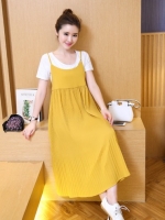เอี๊ยมกระโปรงคลุมท้อง ยาวด้านล่างอัดพรีทสีเหลือง + เสื้อยืดสีขาว M,L,XL,XXL