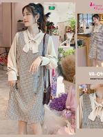 เอี๊ยมกระโปรงคลุมท้องลายสก๊อตแขนยาว ช่วงคอไขว้เป็นโบว์ แต่งด้วยกระดุม ลุคดูดี น่ารัก เรียบหรู M,L,XL,XXL