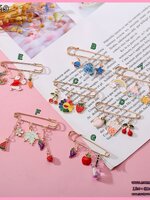 เข็มกลัดติดชุด ติดเพื่อความสวย หรือติดเพื่อความเชื่อก็ได้ น่ารักลงตัว เซตแฟนตาซี