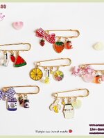 เข็มกลัดติดชุด ติดเพื่อความสวย หรือติดเพื่อความเชื่อก็ได้ น่ารักลงตัว เซตแยมผลไม้