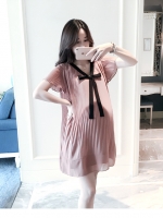 เดรสคลุมท้องแฟชั่น ผ้าชีฟอง อัดพรีททั้งชุด มีซับใน แขนระบาย มีโบว์ที่อก M,L,XL,XXL
