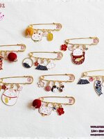 เข็มกลัดติดชุด สวย หรู ดูดี มีให้เลือกหลายสิบแบบ น่ารัก กันสารพัดเลยจร้าา Set Japan