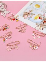 เข็มกลัดติดชุด ติดเพื่อความสวย หรือติดเพื่อความเชื่อสวยลงตัว เซตแฟนตาซี V.2