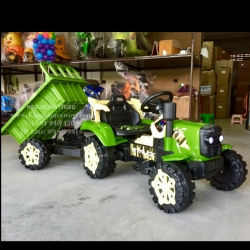 รถเด็กแทคเตอร์แบตเตอรี่*ต่อบูลทูธมือถือได้, ตัวพ่วงมีดัมโช้คถอดได้*(เบาะหนังนิ่ม, 2มอเตอร์, เล่นusb มีเสียงสตร์าท แตร มีเพลงในตัว และมีไฟ วิ่งได้จริง)