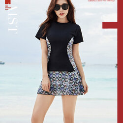 ชุดว่ายน้ำทูพีช 5xl พร้อมส่ง:ชุดว่ายน้ำไซส์ใหญ่สีดำ แต่งลายกราฟฟิก มาพร้อมกางเกงขาสั้นด้านใน แบบสวยน่ารักมากๆจ้า : - รอบอก 40 - 50 นิ้ว - เอว 36 - 44 นิ้ว - สะโพก 40 - 52 นิ้ว