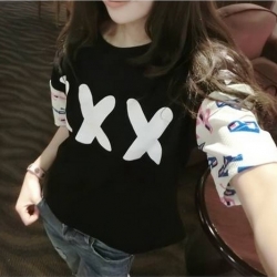 ((พร้อมส่ง)) เสื้อผ้าแฟชั่นผู้หญิง : เสื้อแฟชั่นสีดำ แต่งลายด้านหน้าและแขน น่ารัก น่ารักจ้า