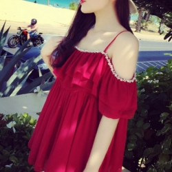 เสื้อผ้าแฟชั่นผู้หญิง ((พร้อมส่ง)) : เสื้อแฟชั่นสีแดง สายเดี่ยว แต่งระบายที่เสื้อ ผ้าพริ้วๆน่ารักๆจ้า