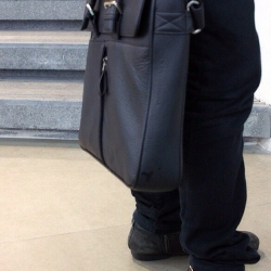 กระเป๋าสะพายหนังแท้ Case-01