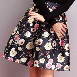 ((พร้อมส่ง)) กางเกง กระโปรงแฟชั่นผู้หญิง : กระโปรงสีดำแต่งลายดอกไม้สีสัน น่ารัก น่ารักจ้า