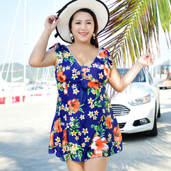 ชุดว่ายน้ำคนอ้วน 6xl พร้อมส่ง :ชุดว่ายน้ำไซส์ใหญ่สีน้ำเงิน แต่งลายดอกไม้สีสันสดใส มีกางเกงขาสั้นด้านใน แบบสวย น่ารักมากๆจ้า : ขนาด - รอบอก 38 - 48 นิ้ว - เอว 34 - 44 นิ้ว - สะโพก 38 - 50 นิ้ว