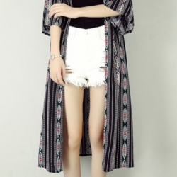 เสื้อคลุมแฟชั่น พร้อมส่ง : เสื้อคลุมสีดำแต่งลายสีสันสดใส แบบสวยมากจ้า