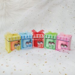 ของชำร่วย ผ้านาโนสีพื้น (คละสี) | แพ็กใส่กล่องคละสี ลายการ์ตูน ผูกโบว์ พร้อมสติ๊กเกอร์