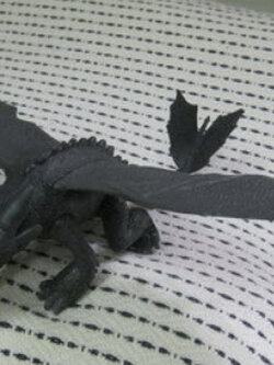 เขี้ยวกุด (Toothless) สีดำ ยาว 11-12 นิ้ว (ปีกถอดออกได้)