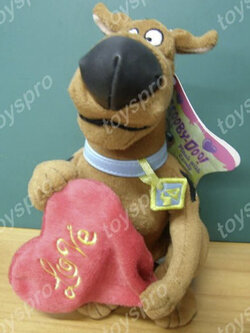 Scooby Doo นั่งถือหัวใจสีแดง ขนาด 7 นิ้ว (ของใหม่)