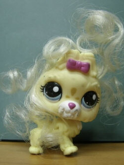 LPS สุนัข สีเหลืองขนฟู โบว์สีชมพู