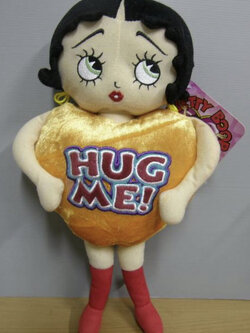 Betty Boop HUG ME! ในชุด Valentine's ขนาด 15 นิ้ว