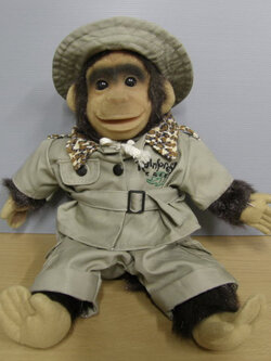 หุ่นมือ คุณจ๋อชุดท่องซาฟารี ใบหน้ายาง ขนาด 17 นิ้ว (ตัวโชว์)