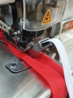 ตีนผีดึงยางจักรโพ้งสำหรับจักรโพ้ง 4 เส้น ใช้งานง่ายสามารถลดขั้นตอนในการทำงานประหยัดเวลาในการทำงาน