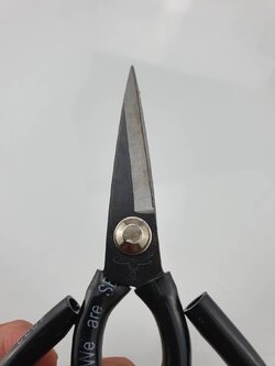 กรรไกรเจาะกระเป๋า ขนาด 7 นิ้ว กรรไกรปลายแหลมอย่างดี น้ำหนักเบาเพียง 125 กรัมเท่านั้น