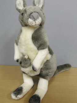 จิงโจ้ออสเตรเลียกับลูกน้อย ขนาด 11 นิ้ว (มือสอง)