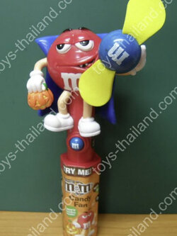 มาสคอต M&M สีแดงถือพัดลม ขนาด 8 นิ้ว