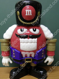 มาสคอตสีแดงแต่งชุดทหารยามอังกฤษ