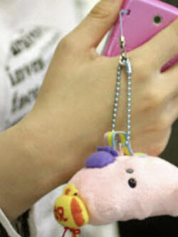 ตุ๊กตาห้อยมือถือ Kapibara san ชุดฮัมเมอร์