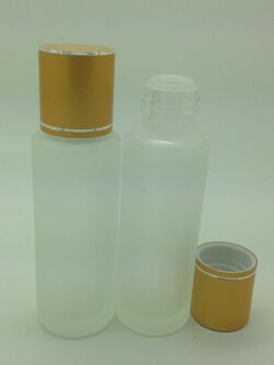 # ขวดแก้วโทนเนอร์ ฝาสีทอง