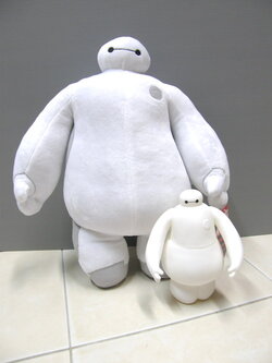 ตุ๊กตา + โมเดล Baymax ขนาด 15 นิ้ว และ 6 นิ้ว