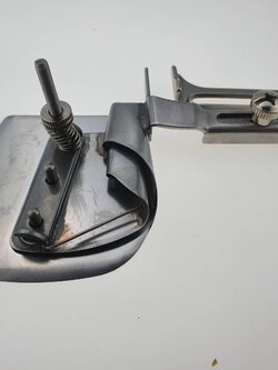 ซองห่อยางสำหรับจักรอุตสาหกรรมเข็มเดี่ยว ซองกุ๊นยาง ใช้สำหรับเย็บขอบยางเพื่อลดขั้นตอนการทำงาน