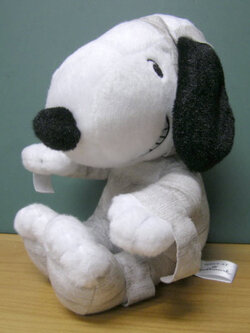 ตุ๊กตา Snoopy แต่งชุดมัมมี่ ขนาด 7 นิ้ว (Hallmark)