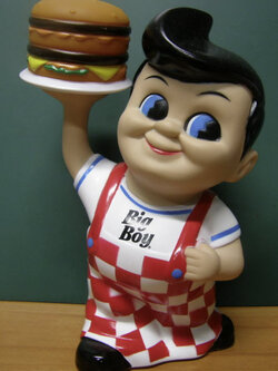 พรีเมี่ยมออมสิน บิ๊กบอย (Big Boy) ขนาด 7.25 นิ้ว (ค.ศ.2010) มีกล่องใส่