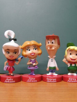 โมเดลครอบครัว เจ๊ทสัน ชุด 6 ตัว ขนาด 2 นิ้ว