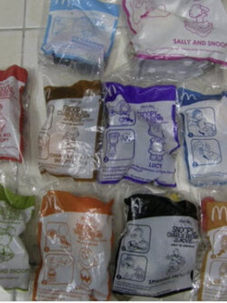 โมเดลตัวการ์ตูน Snoopy ครบชุด 10 ตัว (Mc ไทย)