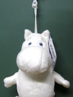 Moomin ขนาด 6 นิ้ว มีคลิปห้อยกระเป๋าหรือเป้ (Golden Bear)